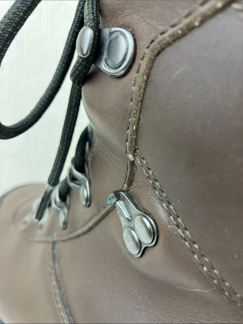 LL Bean GTX Leather Mid Hiking Boots FLAW